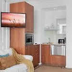 Oceanview 1-Bed Sub Penthouse With Pool & Gym