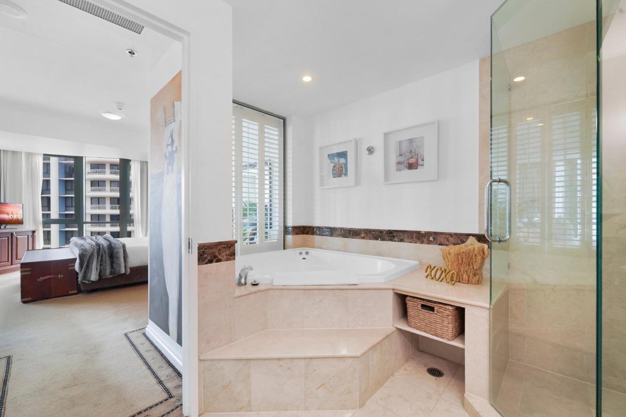 Oceanview 1-bed Sub Penthouse With Pool & Gym Apartment *